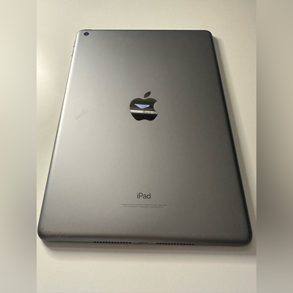 iPad 6th Gen - Picture 2 of 3